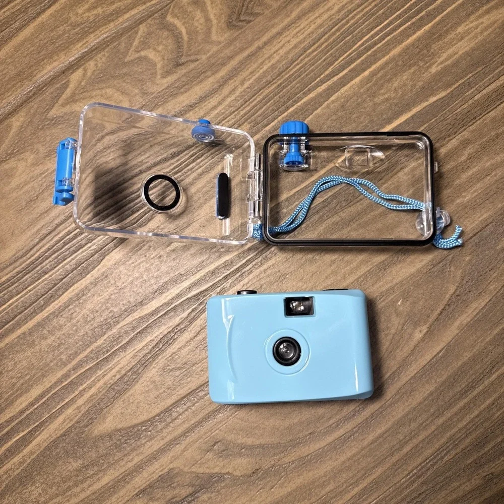 35mm‎ Underwater Camera Blue Focus Free 28mm Lens Vintage Retro Style Reusable